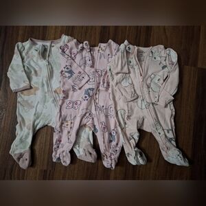 Carters 3 Pairs Of Footed Pajamas Zip Up Sleepers Size 3M
